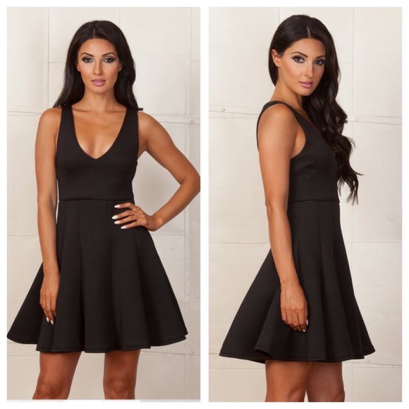 MINKPINK Dresses & Skirts - MINKPINK deep v neck dress NWT